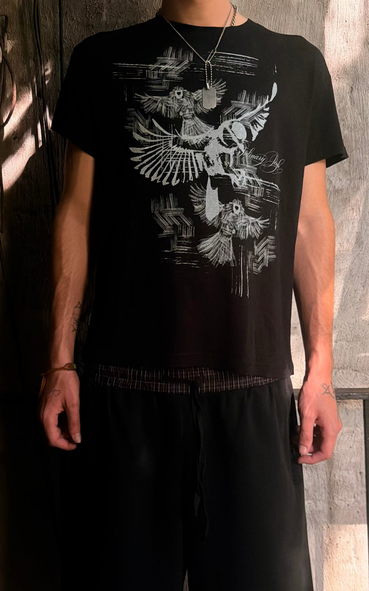 Wings, tee